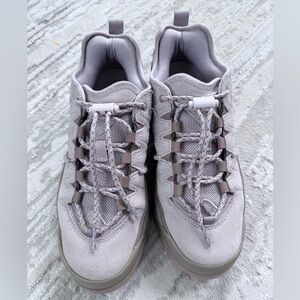 UGG  Lace-Up Sneakers Sz 6